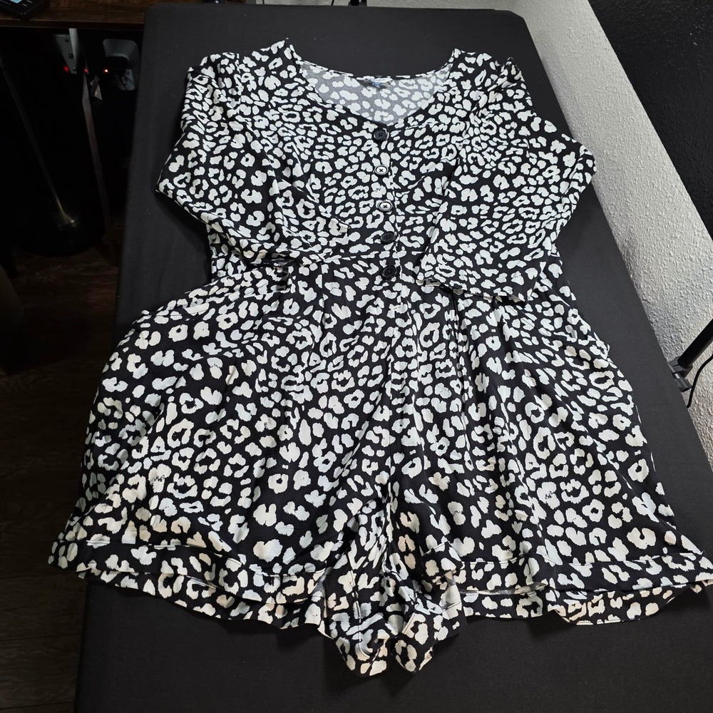 Arizona Jean Co Womens Leopard Print Button Front Romper Black White 3/4 Sleeve*